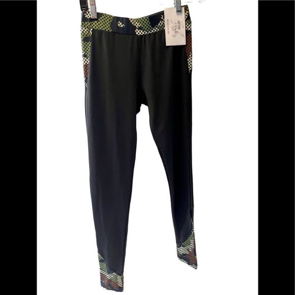 S2 Sportswear , leggings . Size Small . Camo trim NWT - Picture 1 of 4